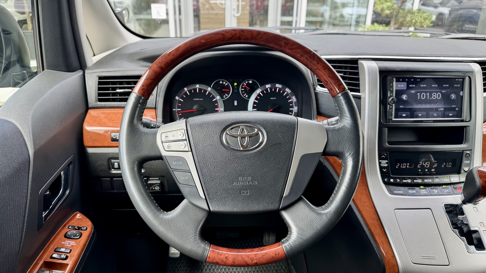 Toyota ALPHARD 2011 року, Універсал, Тойота Центр Чернігів "Соллі-Плюс", м.Чернігів | Фото № 9 Toyota ALPHARD 2011 року з пробігом 110115 км, Універсал, Тойота Центр Чернігів "Соллі-Плюс", м.Чернігів - 950000 ГРН | Фото № 9
