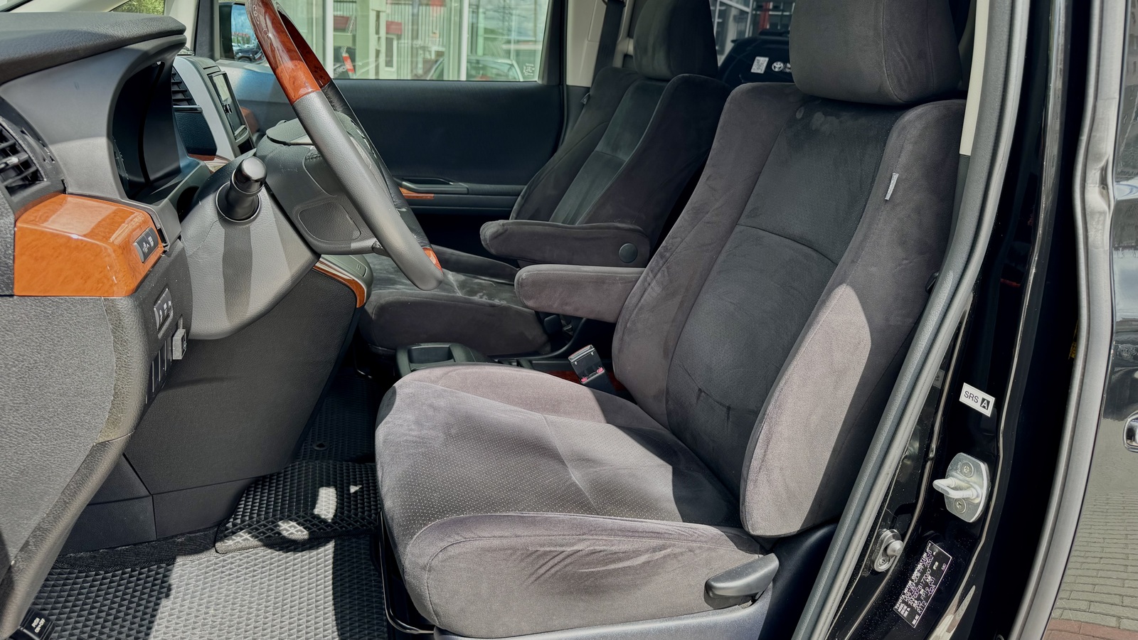 Toyota ALPHARD 2011 року, Універсал, Тойота Центр Чернігів "Соллі-Плюс", м.Чернігів | Фото № 12 Toyota ALPHARD 2011 року з пробігом 110115 км, Універсал, Тойота Центр Чернігів "Соллі-Плюс", м.Чернігів - 950000 ГРН | Фото № 12