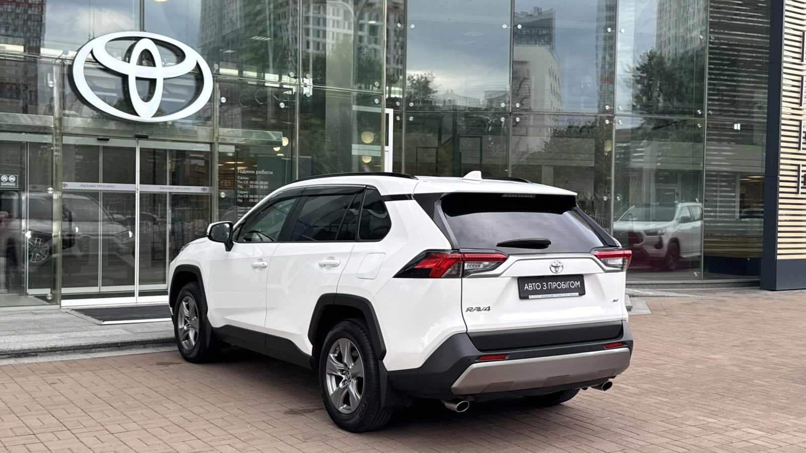 Toyota RAV4 2023 року, Універсал, Тойота Центр Київ "Автосаміт Укравто", м.Київ | Фото № 2 Toyota RAV4 2023 року з пробігом 160342 км, Універсал, Тойота Центр Київ "Автосаміт Укравто", м.Київ - 1400000 ГРН | Фото № 2