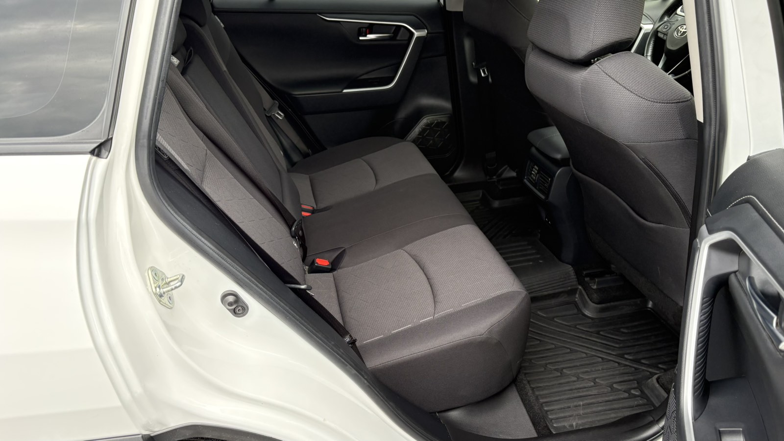Toyota RAV4 2023 року, Універсал, Тойота Центр Київ "Автосаміт Укравто", м.Київ | Фото № 7 Toyota RAV4 2023 року з пробігом 160342 км, Універсал, Тойота Центр Київ "Автосаміт Укравто", м.Київ - 1400000 ГРН | Фото № 7