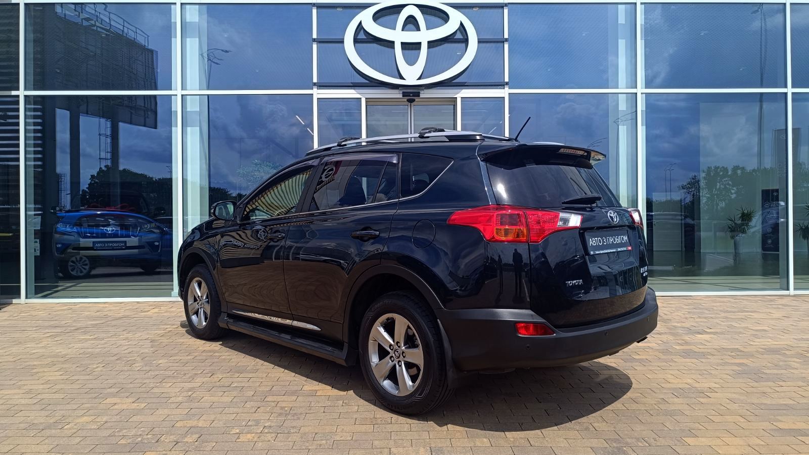Toyota RAV4 2015 року з пробігом 187056 км, Універсал, Тойота Центр Київ «ВІДІ Аеропорт», м.Київ - 825000 ГРН | Фото № 2
