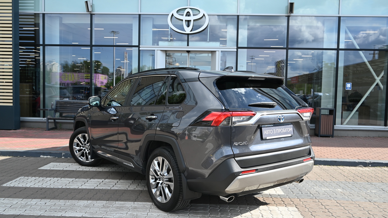 Toyota RAV4 2022 року, Універсал, Тойота Центр Київ "Сіті Плаза", м.Київ | Фото № 2 Toyota RAV4 2022 року з пробігом 56303 км, Універсал, Тойота Центр Київ "Сіті Плаза", м.Київ - 1824500 ГРН | Фото № 2