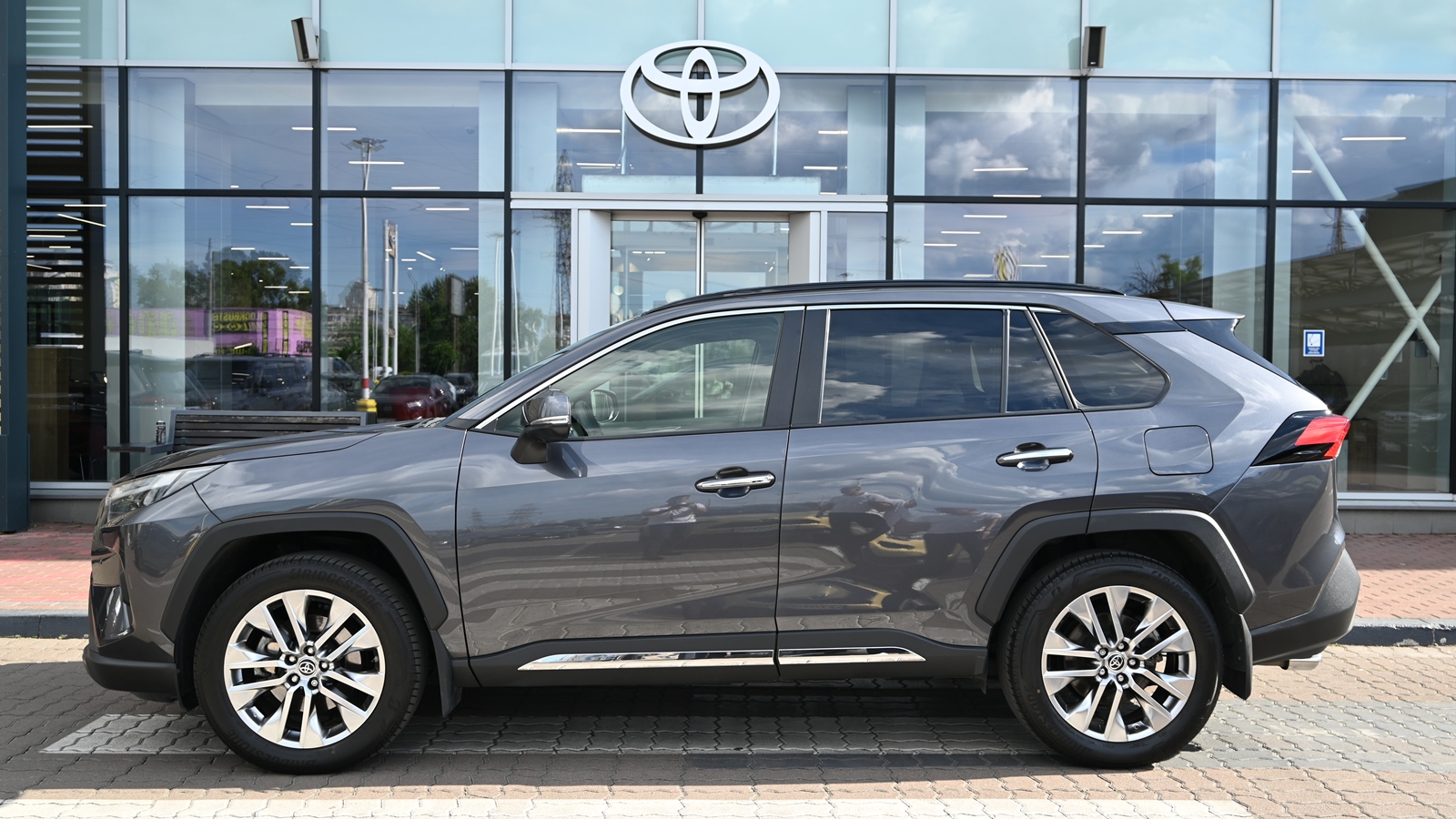 Toyota RAV4 2022 року, Універсал, Тойота Центр Київ "Сіті Плаза", м.Київ | Фото № 3 Toyota RAV4 2022 року з пробігом 56303 км, Універсал, Тойота Центр Київ "Сіті Плаза", м.Київ - 1824500 ГРН | Фото № 3
