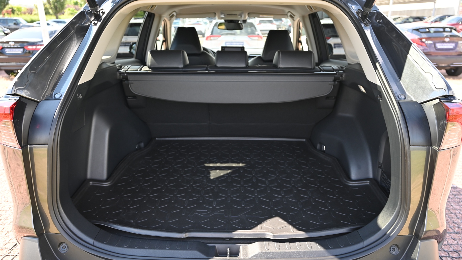 Toyota RAV4 2022 року, Універсал, Тойота Центр Київ "Сіті Плаза", м.Київ | Фото № 10 Toyota RAV4 2022 року з пробігом 56303 км, Універсал, Тойота Центр Київ "Сіті Плаза", м.Київ - 1824500 ГРН | Фото № 10