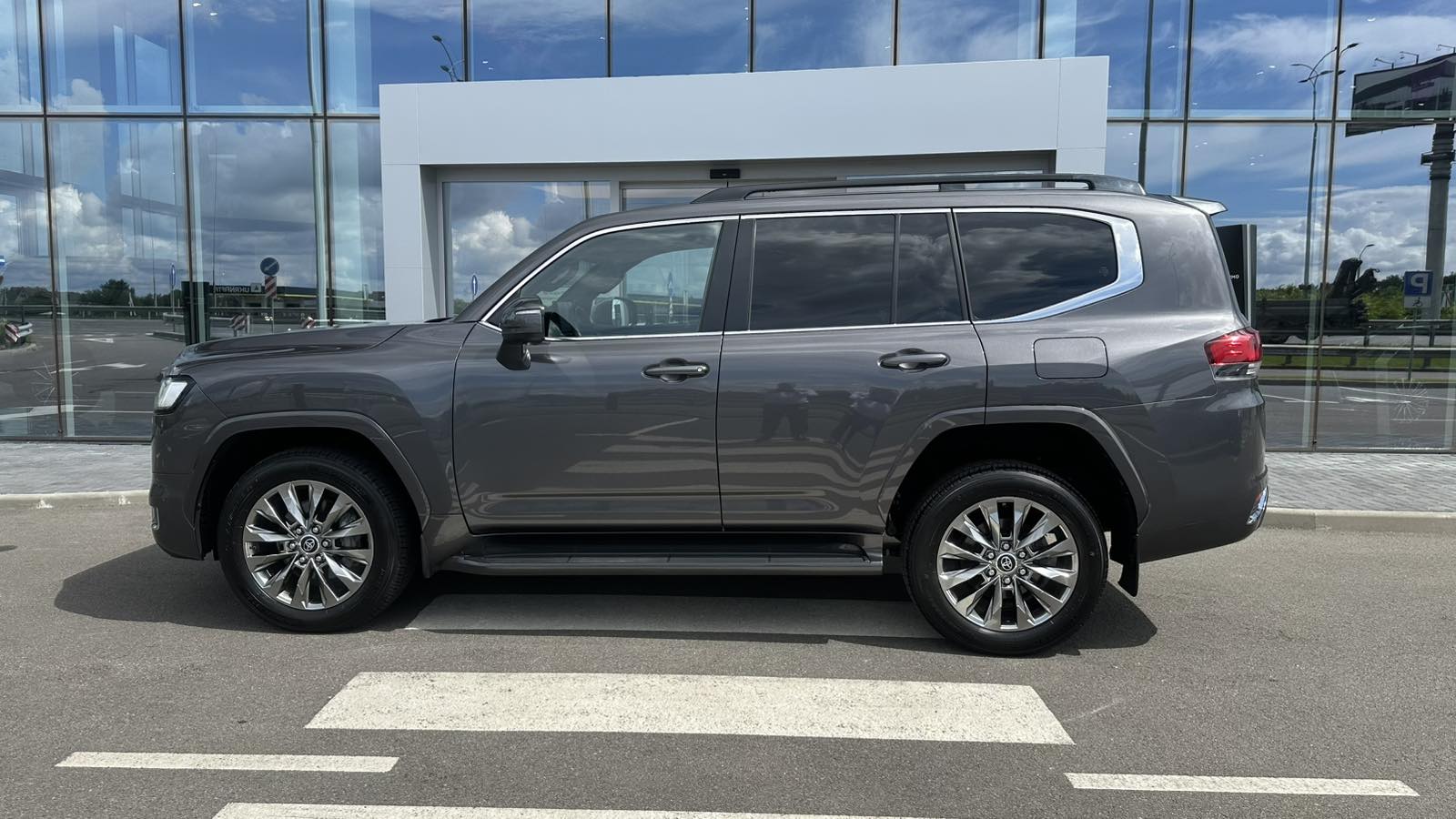 Toyota LAND CRUISER 2023 року з пробігом 34000 км, Універсал, Лексус Київ Аеропорт, м.Київ - 4013077 ГРН | Фото № 3