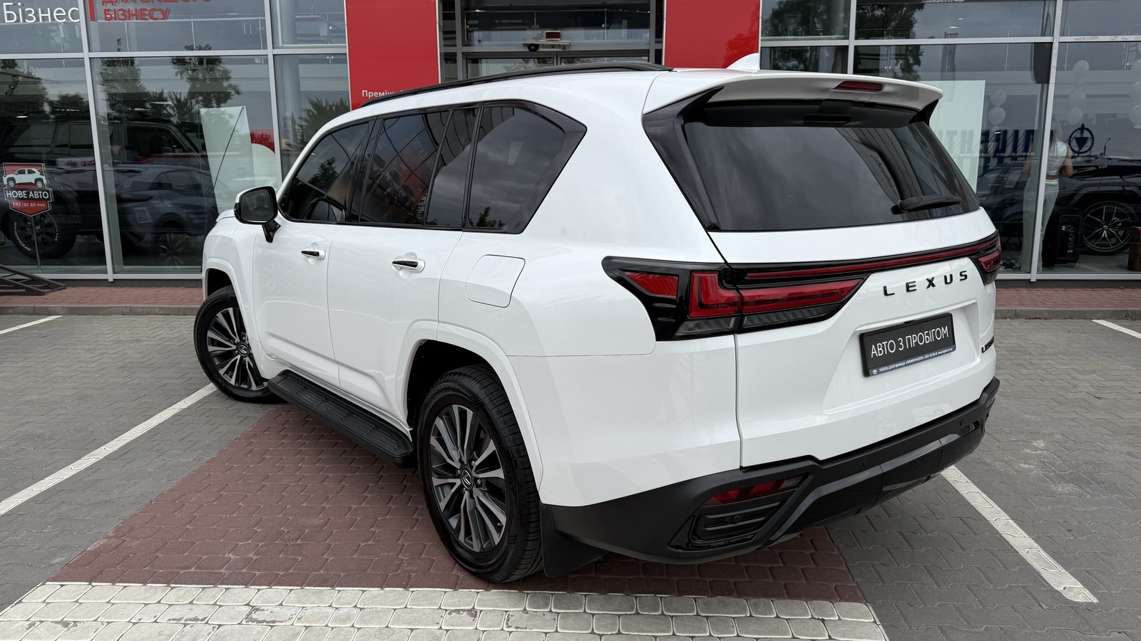 Lexus LX 2022 року з пробігом 60228 км, Універсал, Тойота Центр Вінниця "Преміум Мотор", м.Вінниця - 4700000 ГРН | Фото № 2