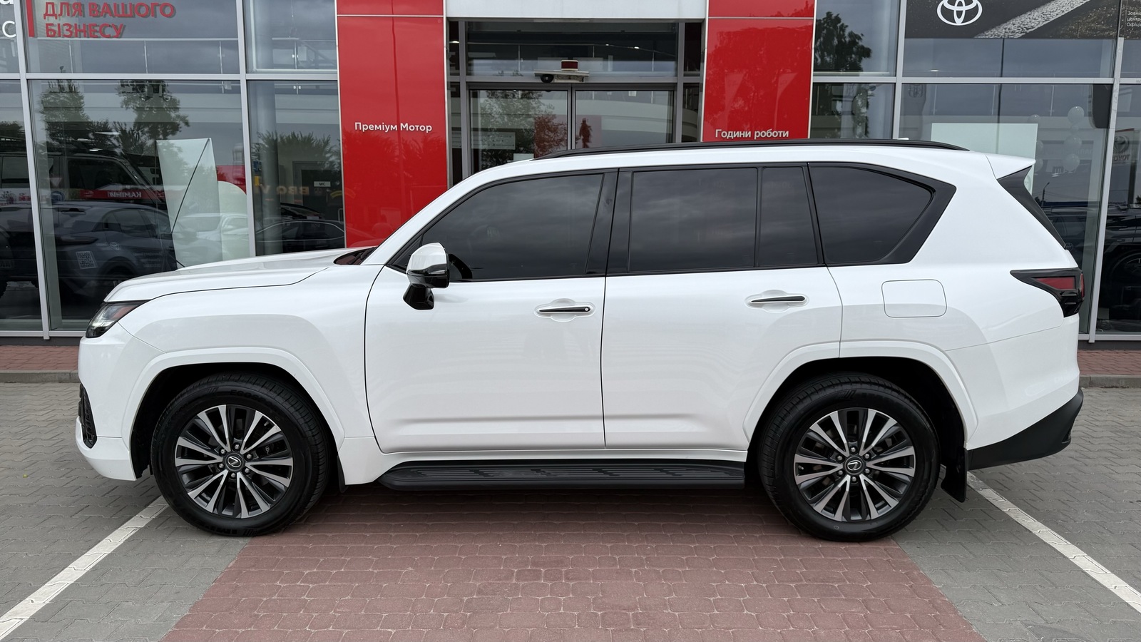 Lexus LX 2022 року з пробігом 60228 км, Універсал, Тойота Центр Вінниця "Преміум Мотор", м.Вінниця - 4700000 ГРН | Фото № 3
