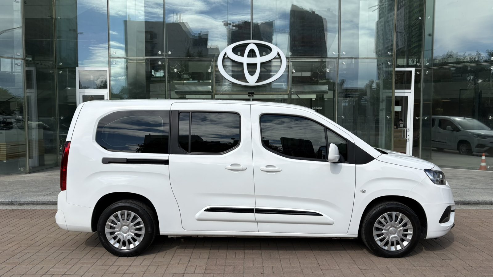 Toyota PROACE CITY VERSO 2021 року з пробігом 87029 км, Універсал, Тойота Центр Київ "Автосаміт Укравто", м.Київ - 1218100 ГРН | Фото № 16