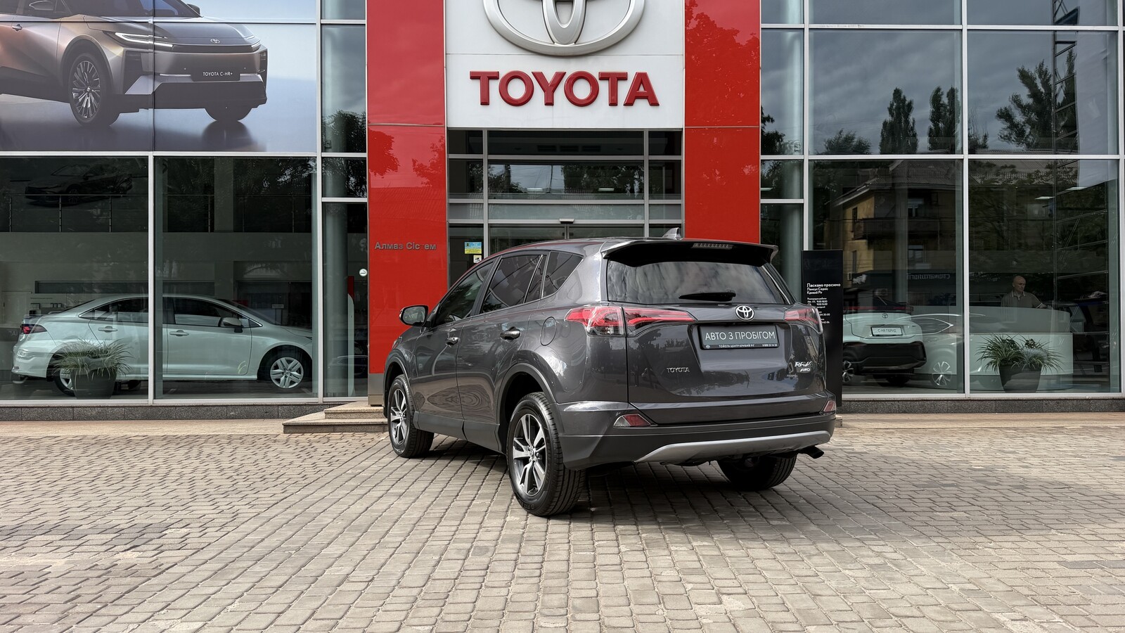 Toyota RAV4 2017 року, Універсал, Тойота Центр Кривий Ріг "Алмаз Сістем", м.Кривий Ріг | Фото № 2 Toyota RAV4 2017 року з пробігом 68936 км, Універсал, Тойота Центр Кривий Ріг "Алмаз Сістем", м.Кривий Ріг - 900000 ГРН | Фото № 2