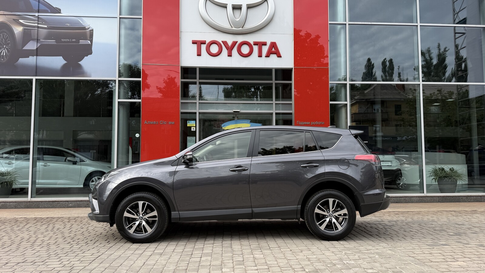 Toyota RAV4 2017 року, Універсал, Тойота Центр Кривий Ріг "Алмаз Сістем", м.Кривий Ріг | Фото № 3 Toyota RAV4 2017 року з пробігом 68936 км, Універсал, Тойота Центр Кривий Ріг "Алмаз Сістем", м.Кривий Ріг - 900000 ГРН | Фото № 3