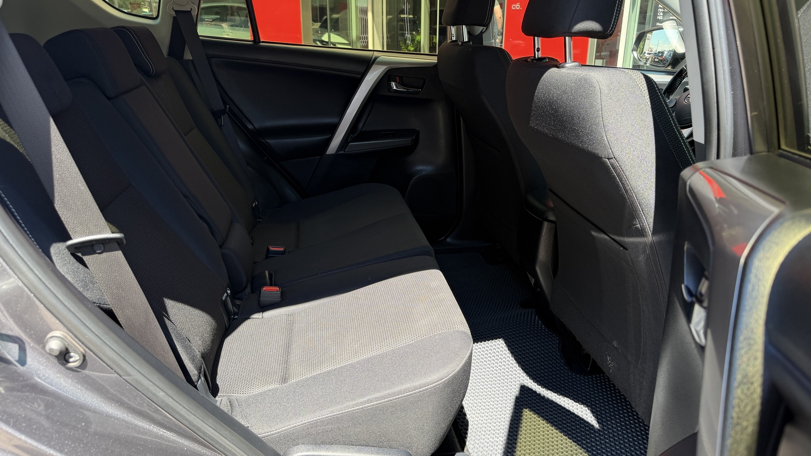 Toyota RAV4 2017 року, Універсал, Тойота Центр Кривий Ріг "Алмаз Сістем", м.Кривий Ріг | Фото № 7 Toyota RAV4 2017 року з пробігом 68936 км, Універсал, Тойота Центр Кривий Ріг "Алмаз Сістем", м.Кривий Ріг - 900000 ГРН | Фото № 7