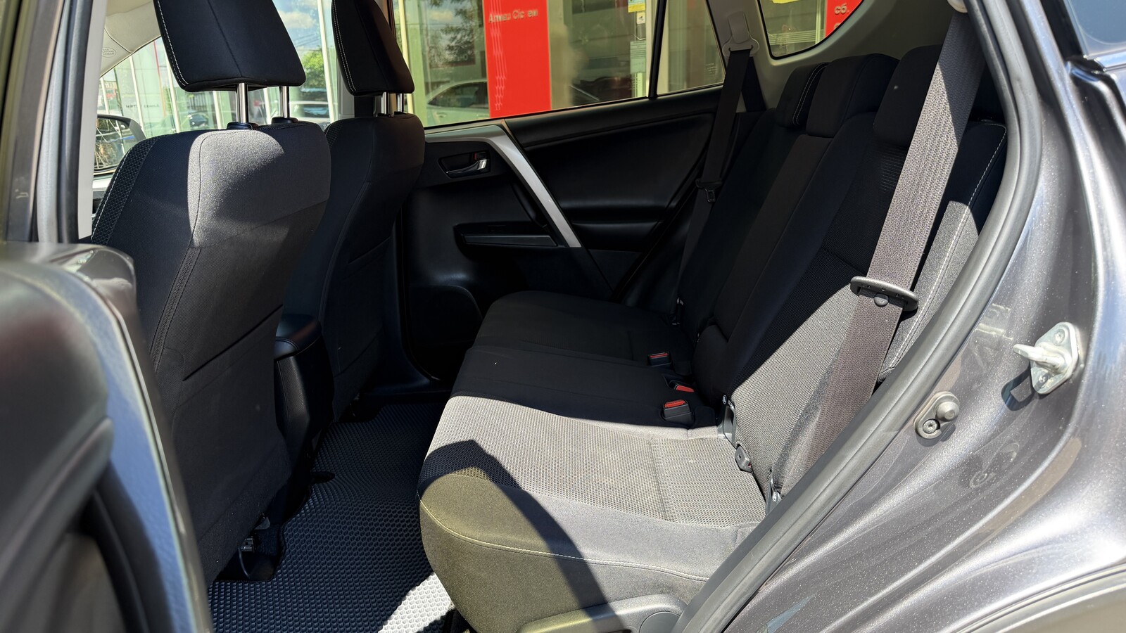Toyota RAV4 2017 року, Універсал, Тойота Центр Кривий Ріг "Алмаз Сістем", м.Кривий Ріг | Фото № 11 Toyota RAV4 2017 року з пробігом 68936 км, Універсал, Тойота Центр Кривий Ріг "Алмаз Сістем", м.Кривий Ріг - 900000 ГРН | Фото № 11