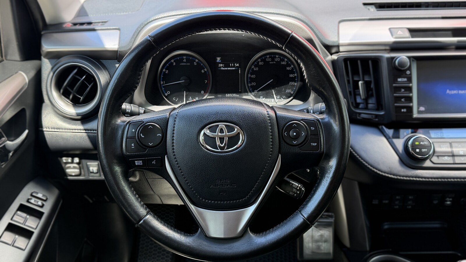 Toyota RAV4 2017 року, Універсал, Тойота Центр Кривий Ріг "Алмаз Сістем", м.Кривий Ріг | Фото № 13 Toyota RAV4 2017 року з пробігом 68936 км, Універсал, Тойота Центр Кривий Ріг "Алмаз Сістем", м.Кривий Ріг - 900000 ГРН | Фото № 13