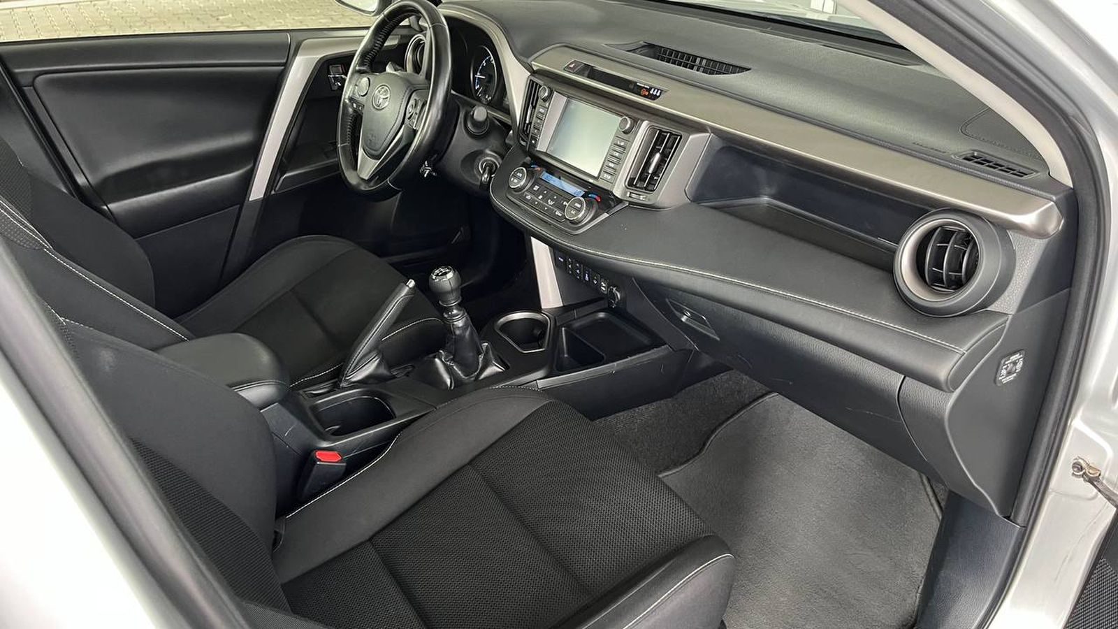 Toyota RAV4 2016 року, Універсал, Тойота Центр Хмельницький "Гранд Мотор", м.Хмельницький | Фото № 6 Toyota RAV4 2016 року з пробігом 246859 км, Універсал, Тойота Центр Хмельницький "Гранд Мотор", м.Хмельницький - 774000 ГРН | Фото № 6