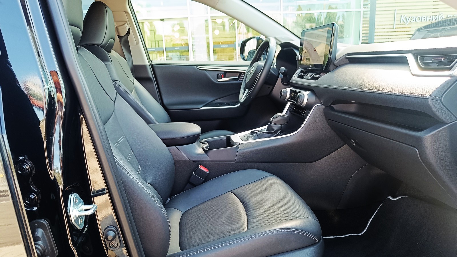 Toyota RAV4 2024 року, Універсал, Тойота Центр Київ "ВіДі Автострада", м.Київ | Фото № 6 Toyota RAV4 2024 року з пробігом 37613 км, Універсал, Тойота Центр Київ "ВіДі Автострада", м.Київ - 2120000 ГРН | Фото № 6