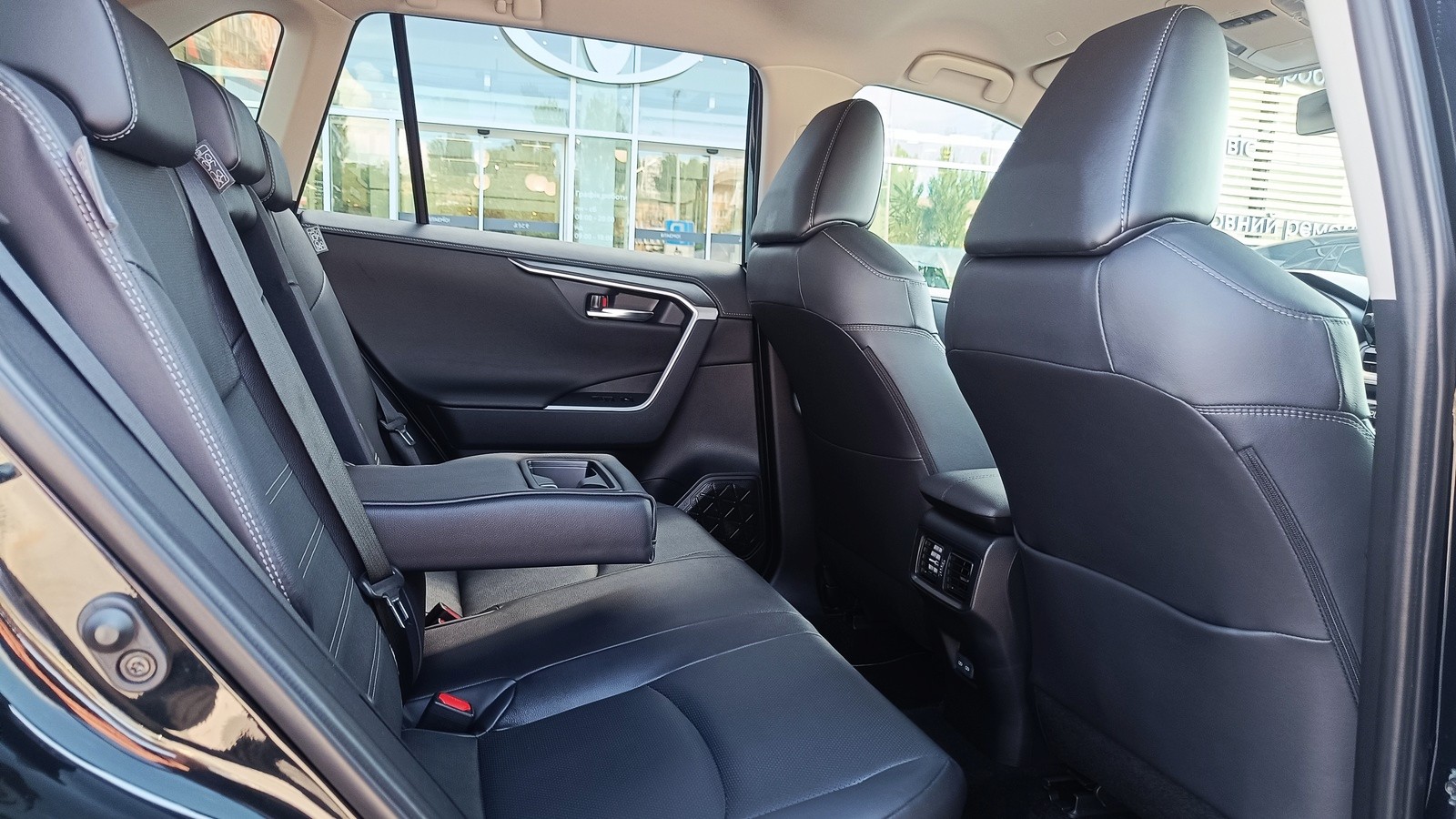 Toyota RAV4 2024 року, Універсал, Тойота Центр Київ "ВіДі Автострада", м.Київ | Фото № 7 Toyota RAV4 2024 року з пробігом 37613 км, Універсал, Тойота Центр Київ "ВіДі Автострада", м.Київ - 2120000 ГРН | Фото № 7