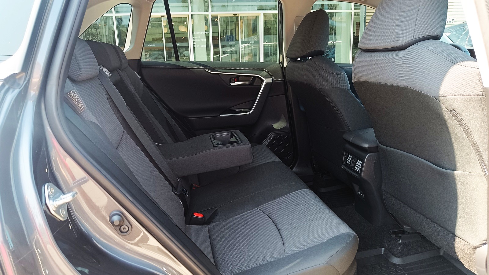 Toyota RAV4 2025 року, Універсал, Тойота Центр Київ "ВіДі Автострада", м.Київ | Фото № 7 Toyota RAV4 2025 року з пробігом 21387 км, Універсал, Тойота Центр Київ "ВіДі Автострада", м.Київ - 1905000 ГРН | Фото № 7
