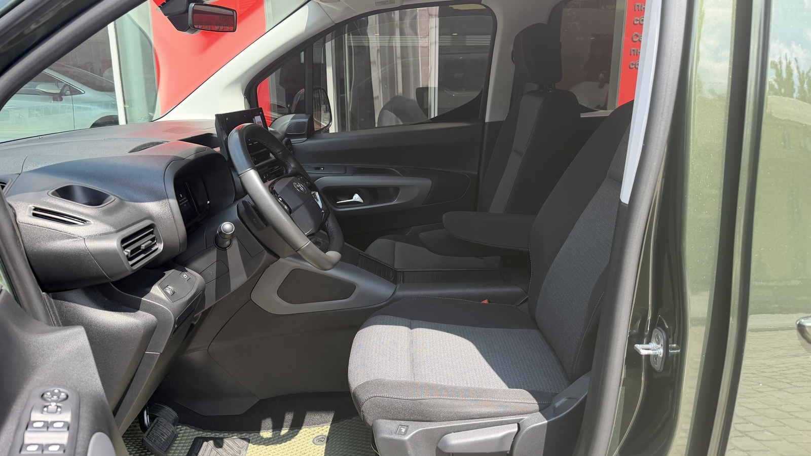 Toyota PROACE CITY VERSO 2024 року, Універсал, Тойота Центр Кривий Ріг "Алмаз Сістем", м.Кривий Ріг | Фото № 12 Toyota PROACE CITY VERSO 2024 року з пробігом 118785 км, Універсал, Тойота Центр Кривий Ріг "Алмаз Сістем", м.Кривий Ріг - 1180000 ГРН | Фото № 12