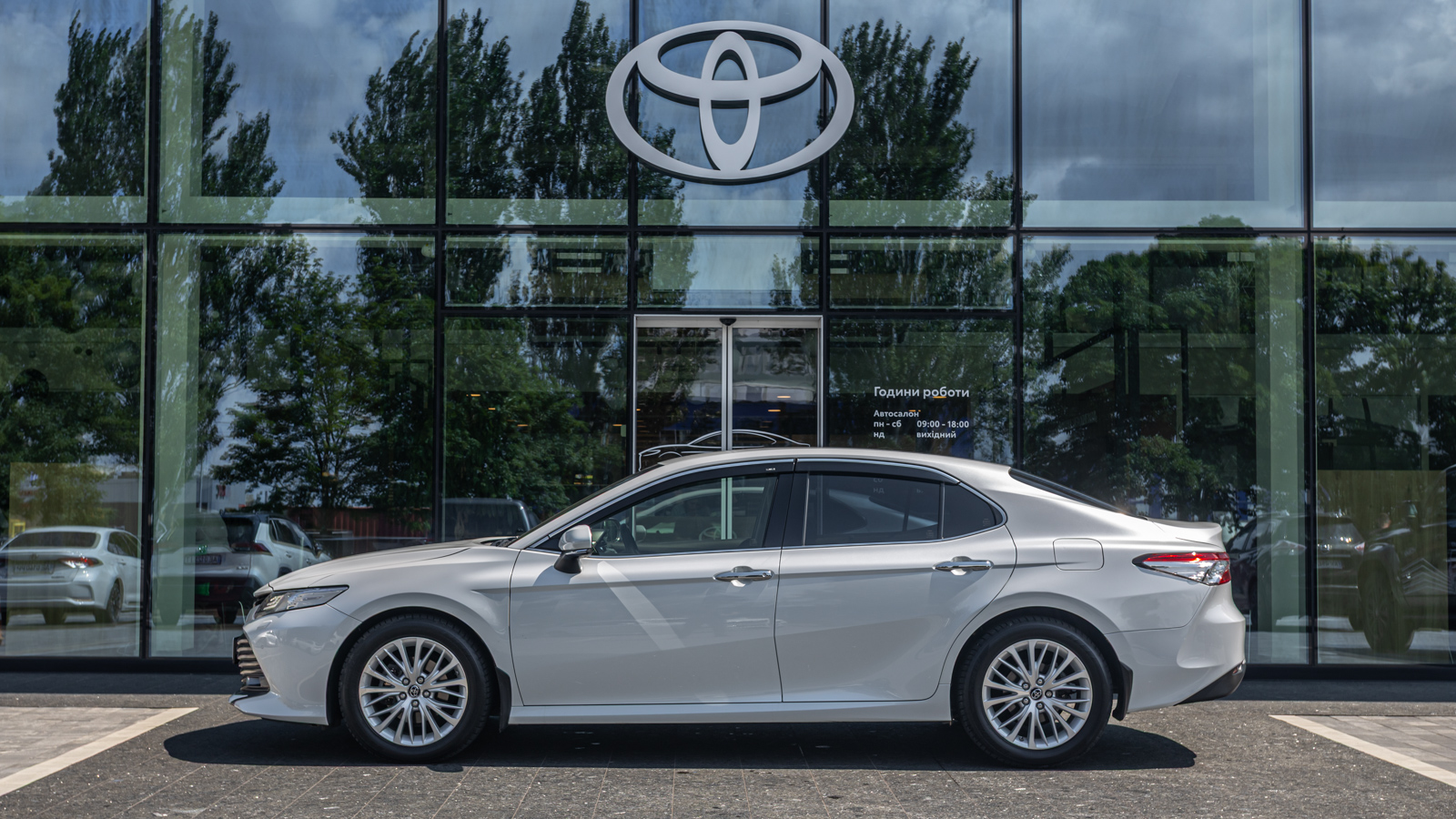 Toyota CAMRY 2019 року, Седан, Тойота Центр Дніпро "Алмаз Мотор" на Запорізькому шосе, м.Дніпро | Фото № 3 Toyota CAMRY 2019 року з пробігом 150035 км, Седан, Тойота Центр Дніпро "Алмаз Мотор" на Запорізькому шосе, м.Дніпро - 1115000 ГРН | Фото № 3