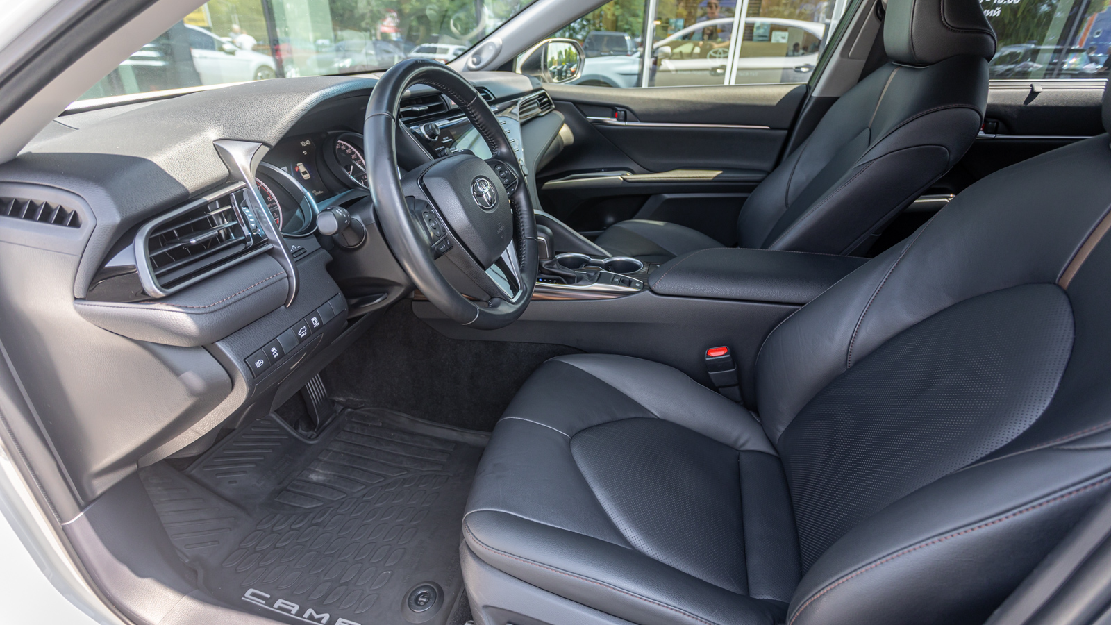 Toyota CAMRY 2019 року, Седан, Тойота Центр Дніпро "Алмаз Мотор" на Запорізькому шосе, м.Дніпро | Фото № 12 Toyota CAMRY 2019 року з пробігом 150035 км, Седан, Тойота Центр Дніпро "Алмаз Мотор" на Запорізькому шосе, м.Дніпро - 1115000 ГРН | Фото № 12