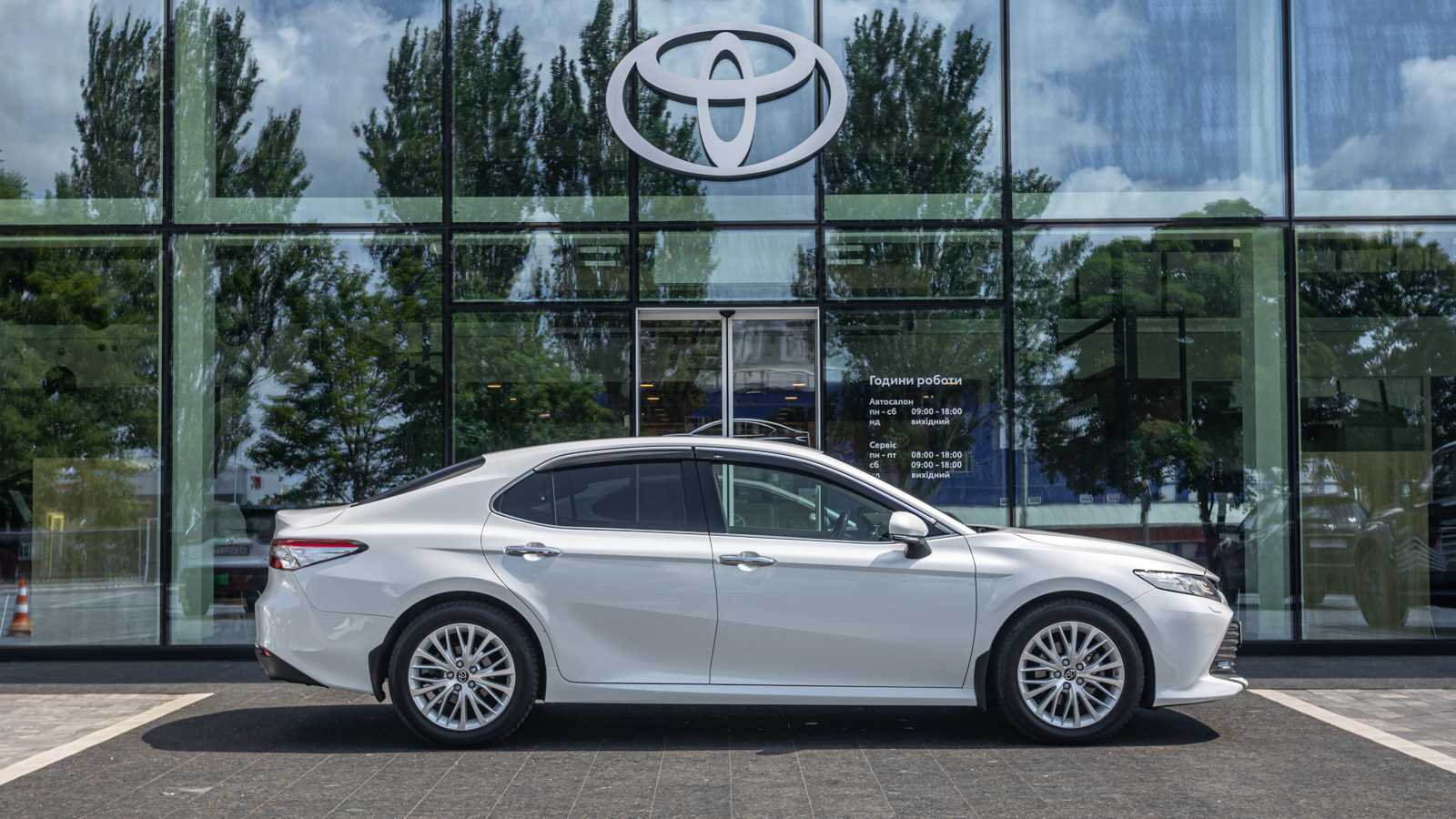 Toyota CAMRY 2019 року, Седан, Тойота Центр Дніпро "Алмаз Мотор" на Запорізькому шосе, м.Дніпро | Фото № 17 Toyota CAMRY 2019 року з пробігом 150035 км, Седан, Тойота Центр Дніпро "Алмаз Мотор" на Запорізькому шосе, м.Дніпро - 1115000 ГРН | Фото № 17