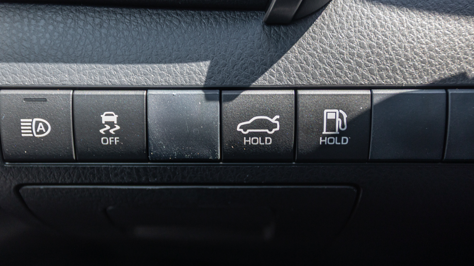 Toyota CAMRY 2019 року, Седан, Тойота Центр Дніпро "Алмаз Мотор" на Запорізькому шосе, м.Дніпро | Фото № 23 Toyota CAMRY 2019 року з пробігом 150035 км, Седан, Тойота Центр Дніпро "Алмаз Мотор" на Запорізькому шосе, м.Дніпро - 1115000 ГРН | Фото № 23