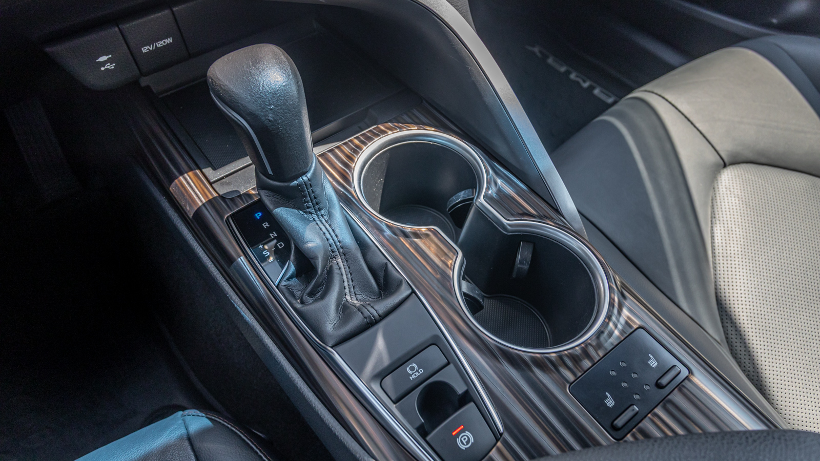 Toyota CAMRY 2019 року, Седан, Тойота Центр Дніпро "Алмаз Мотор" на Запорізькому шосе, м.Дніпро | Фото № 29 Toyota CAMRY 2019 року з пробігом 150035 км, Седан, Тойота Центр Дніпро "Алмаз Мотор" на Запорізькому шосе, м.Дніпро - 1115000 ГРН | Фото № 29