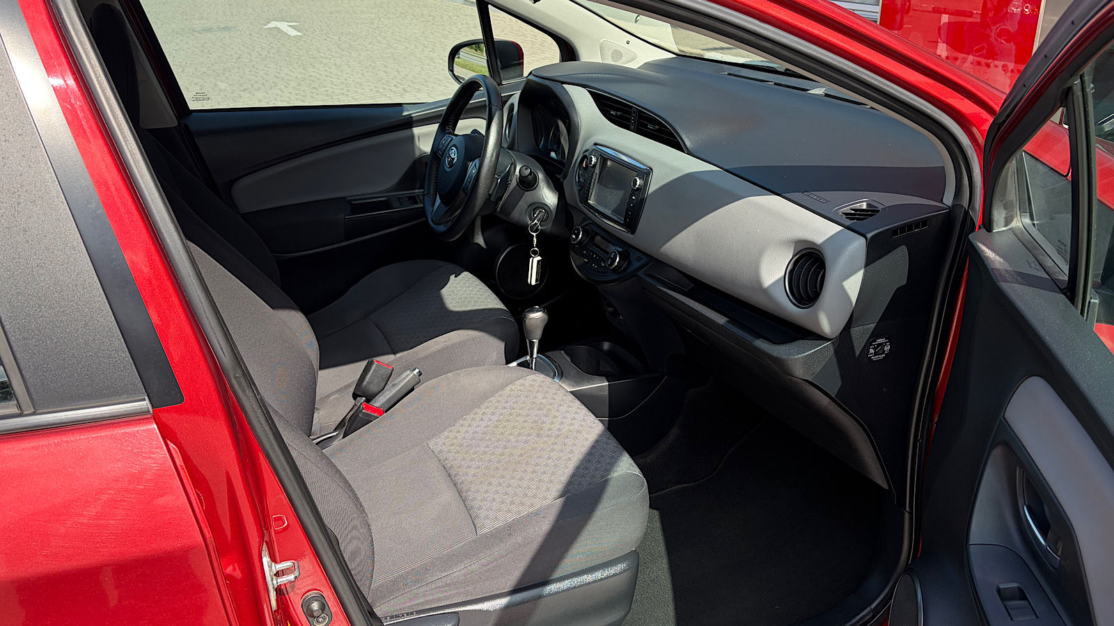 Toyota YARIS 2014 року, Хетчбек, Тойота Центр Запоріжжя "Восток Автомир", м.Запоріжжя | Фото № 6 Toyota YARIS 2014 року з пробігом 119000 км, Хетчбек, Тойота Центр Запоріжжя "Восток Автомир", м.Запоріжжя - 537600 ГРН | Фото № 6