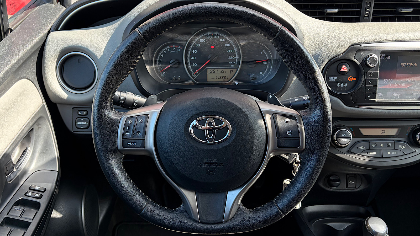 Toyota YARIS 2014 року, Хетчбек, Тойота Центр Запоріжжя "Восток Автомир", м.Запоріжжя | Фото № 13 Toyota YARIS 2014 року з пробігом 119000 км, Хетчбек, Тойота Центр Запоріжжя "Восток Автомир", м.Запоріжжя - 537600 ГРН | Фото № 13