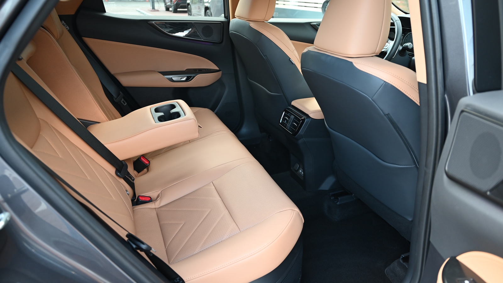 Lexus NX 2024 року, Універсал, Тойота Центр Київ "Сіті Плаза", м.Київ | Фото № 7 Lexus NX 2024 року з пробігом 3843 км, Універсал, Тойота Центр Київ "Сіті Плаза", м.Київ - 2555870 ГРН | Фото № 7