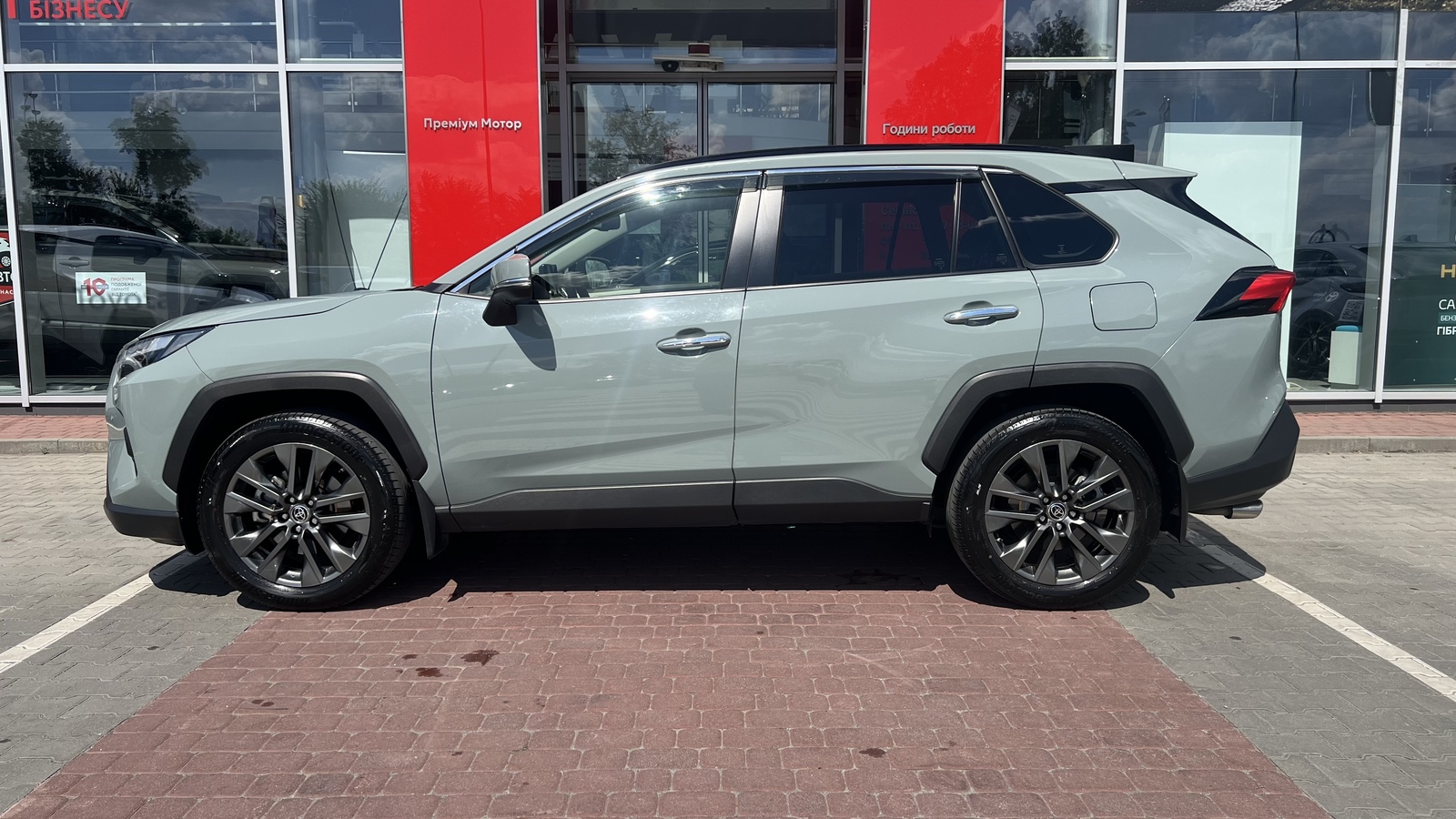 Toyota RAV4 2023 року з пробігом 31330 км, Універсал, Тойота Центр Вінниця "Преміум Мотор", м.Вінниця - 1900000 ГРН | Фото № 3