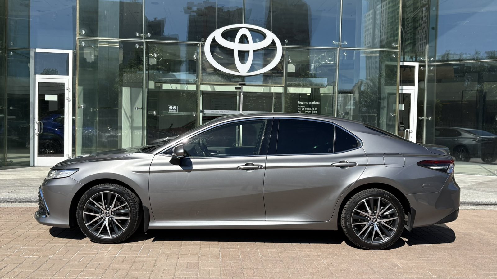 Toyota CAMRY 2021 року, Седан, Тойота Центр Київ "Автосаміт Укравто", м.Київ | Фото № 3 Toyota CAMRY 2021 року з пробігом 75099 км, Седан, Тойота Центр Київ "Автосаміт Укравто", м.Київ - 1513000 ГРН | Фото № 3
