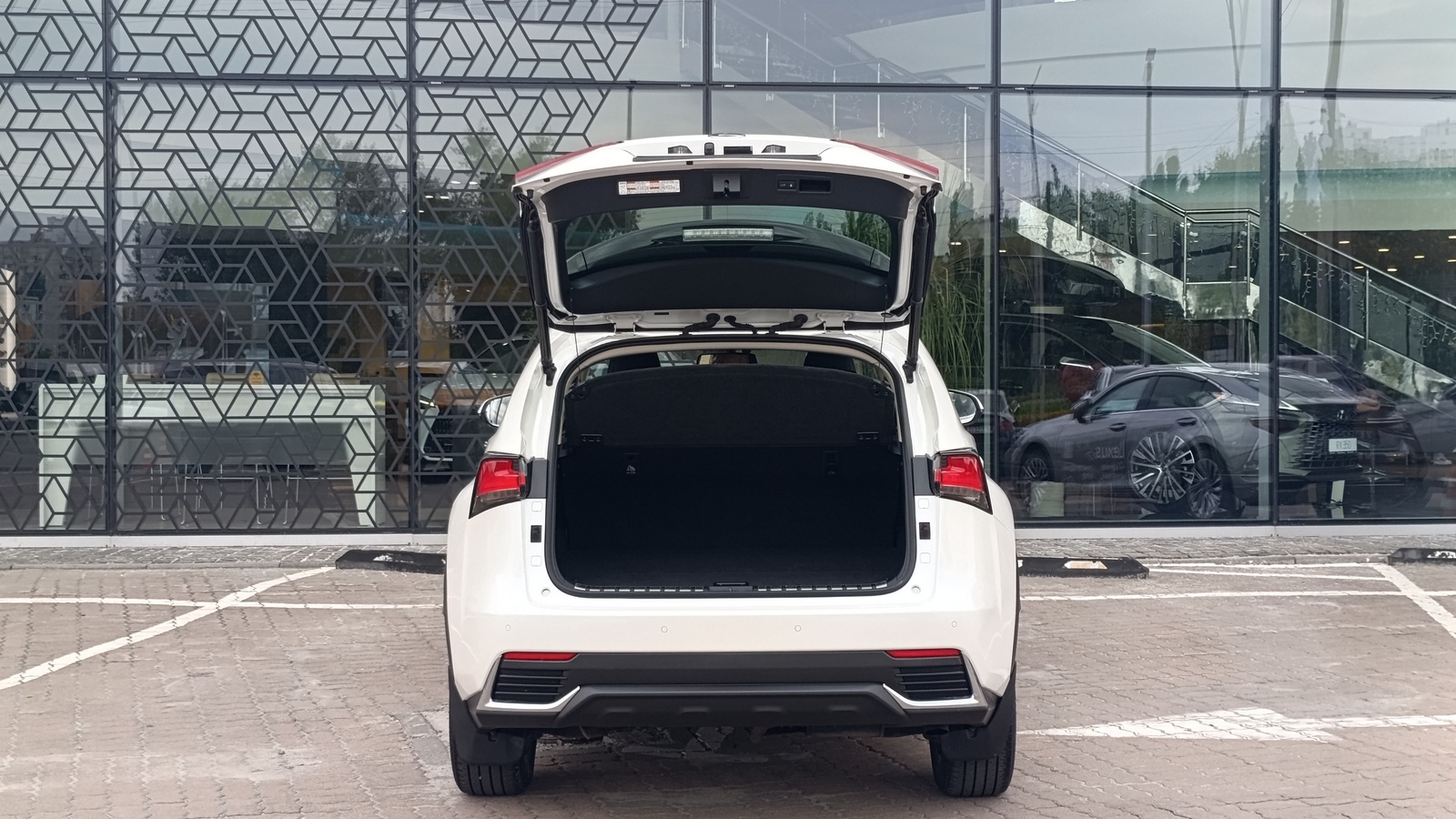 Lexus NX 2019 року, Універсал, Лексус Київ Захід, м.Київ | Фото № 10 Lexus NX 2019 року з пробігом 52993 км, Універсал, Лексус Київ Захід, м.Київ - 1450000 ГРН | Фото № 10
