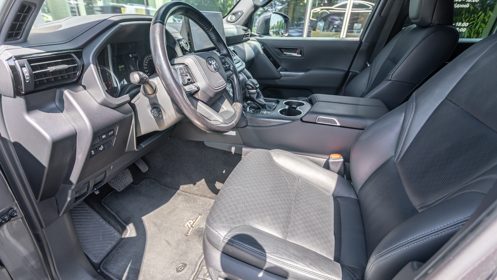 Toyota LAND CRUISER 2021 року, Універсал, Тойота Центр Дніпро "Алмаз Мотор" на Запорізькому шосе, м.Дніпро | Фото № 14 Toyota LAND CRUISER 2021 року з пробігом 191672 км, Універсал, Тойота Центр Дніпро "Алмаз Мотор" на Запорізькому шосе, м.Дніпро - 2745000 ГРН | Фото № 14