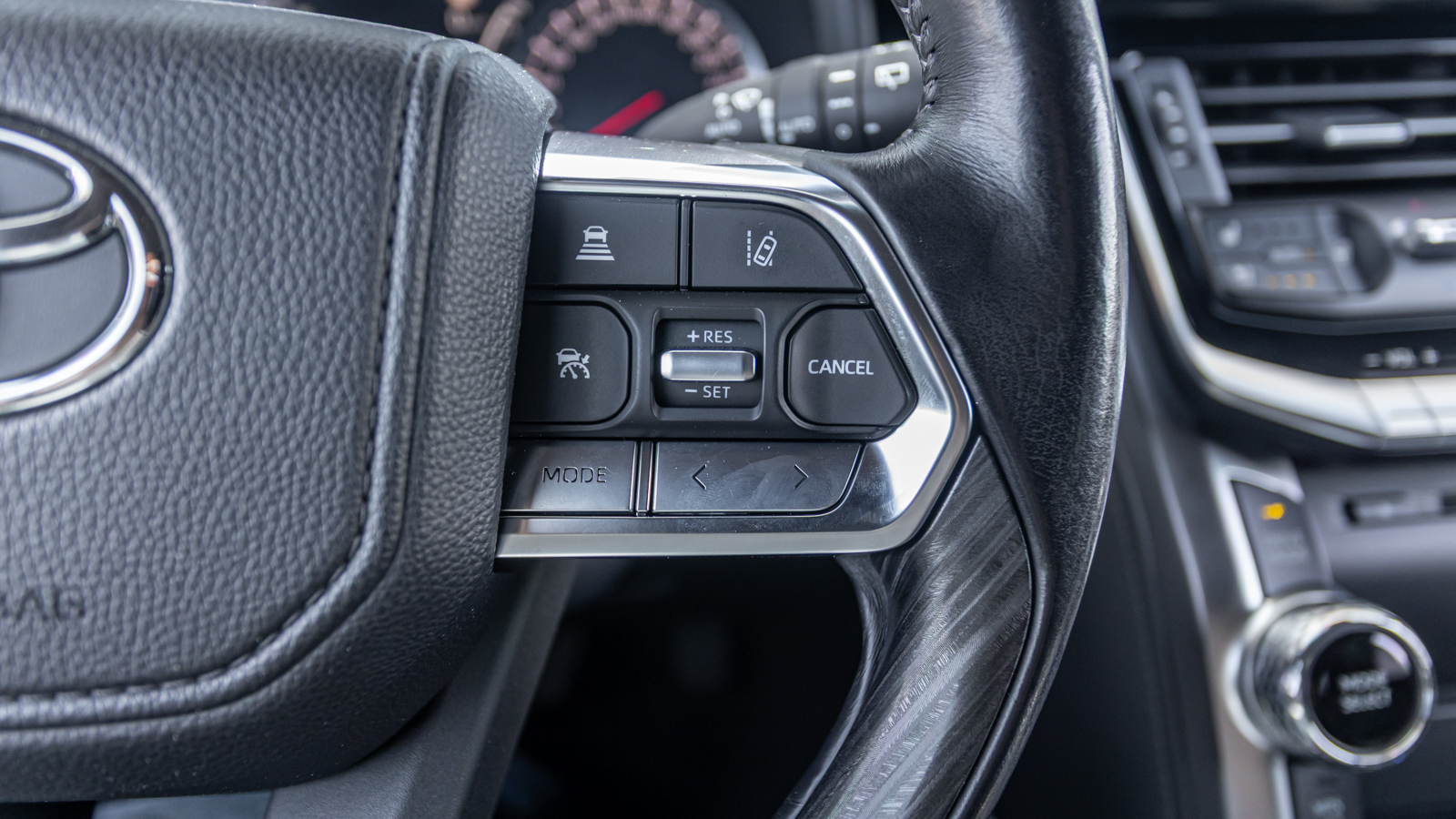 Toyota LAND CRUISER 2021 року, Універсал, Тойота Центр Дніпро "Алмаз Мотор" на Запорізькому шосе, м.Дніпро | Фото № 31 Toyota LAND CRUISER 2021 року з пробігом 191672 км, Універсал, Тойота Центр Дніпро "Алмаз Мотор" на Запорізькому шосе, м.Дніпро - 2745000 ГРН | Фото № 31