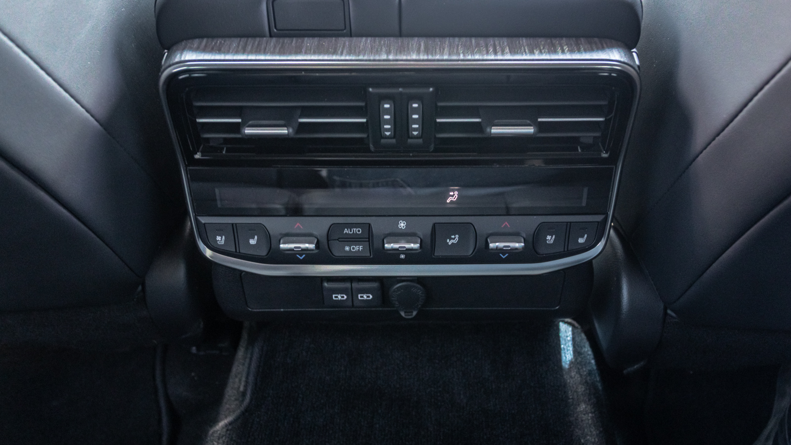 Toyota LAND CRUISER 2021 року, Універсал, Тойота Центр Дніпро "Алмаз Мотор" на Запорізькому шосе, м.Дніпро | Фото № 35 Toyota LAND CRUISER 2021 року з пробігом 191672 км, Універсал, Тойота Центр Дніпро "Алмаз Мотор" на Запорізькому шосе, м.Дніпро - 2745000 ГРН | Фото № 35
