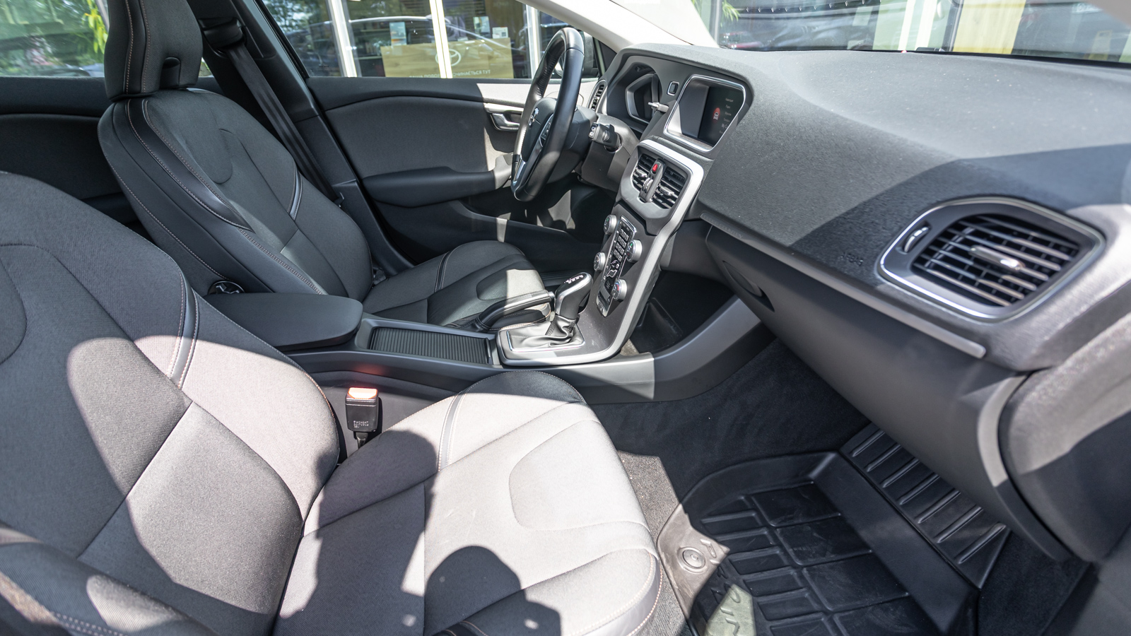 Інші авто VOLVO V40 2017 року, Хетчбек, Тойота Центр Дніпро "Алмаз Мотор" на Запорізькому шосе, м.Дніпро | Фото № 6 Інші авто VOLVO V40 2017 року з пробігом 118745 км, Хетчбек, Тойота Центр Дніпро "Алмаз Мотор" на Запорізькому шосе, м.Дніпро - 720000 ГРН | Фото № 6