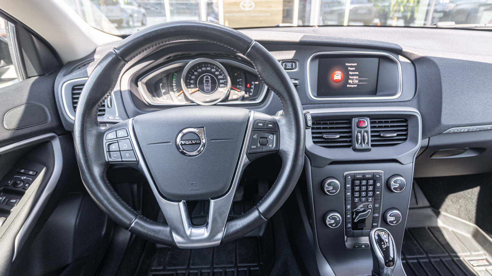 Інші авто VOLVO V40 2017 року, Хетчбек, Тойота Центр Дніпро "Алмаз Мотор" на Запорізькому шосе, м.Дніпро | Фото № 9 Інші авто VOLVO V40 2017 року з пробігом 118745 км, Хетчбек, Тойота Центр Дніпро "Алмаз Мотор" на Запорізькому шосе, м.Дніпро - 720000 ГРН | Фото № 9