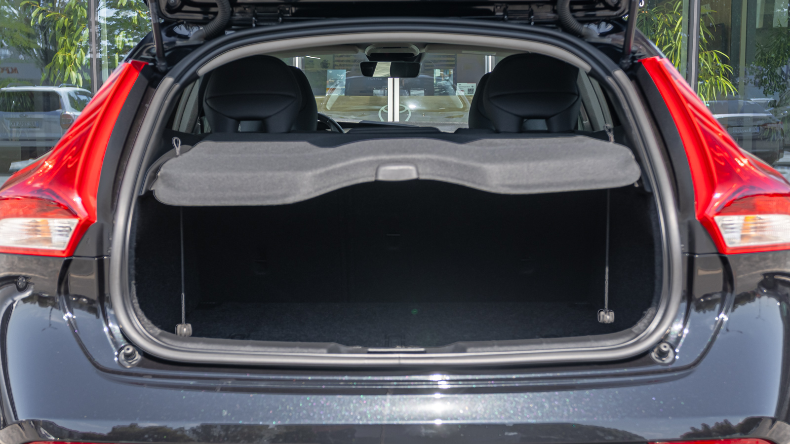 Інші авто VOLVO V40 2017 року, Хетчбек, Тойота Центр Дніпро "Алмаз Мотор" на Запорізькому шосе, м.Дніпро | Фото № 11 Інші авто VOLVO V40 2017 року з пробігом 118745 км, Хетчбек, Тойота Центр Дніпро "Алмаз Мотор" на Запорізькому шосе, м.Дніпро - 720000 ГРН | Фото № 11