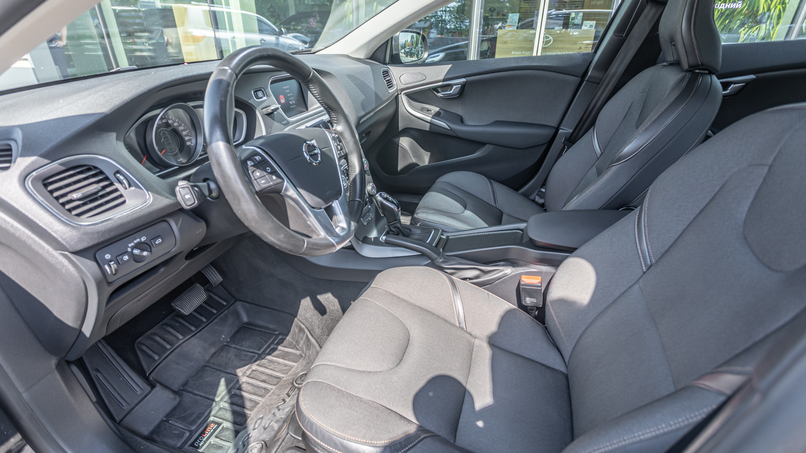 Інші авто VOLVO V40 2017 року, Хетчбек, Тойота Центр Дніпро "Алмаз Мотор" на Запорізькому шосе, м.Дніпро | Фото № 14 Інші авто VOLVO V40 2017 року з пробігом 118745 км, Хетчбек, Тойота Центр Дніпро "Алмаз Мотор" на Запорізькому шосе, м.Дніпро - 720000 ГРН | Фото № 14