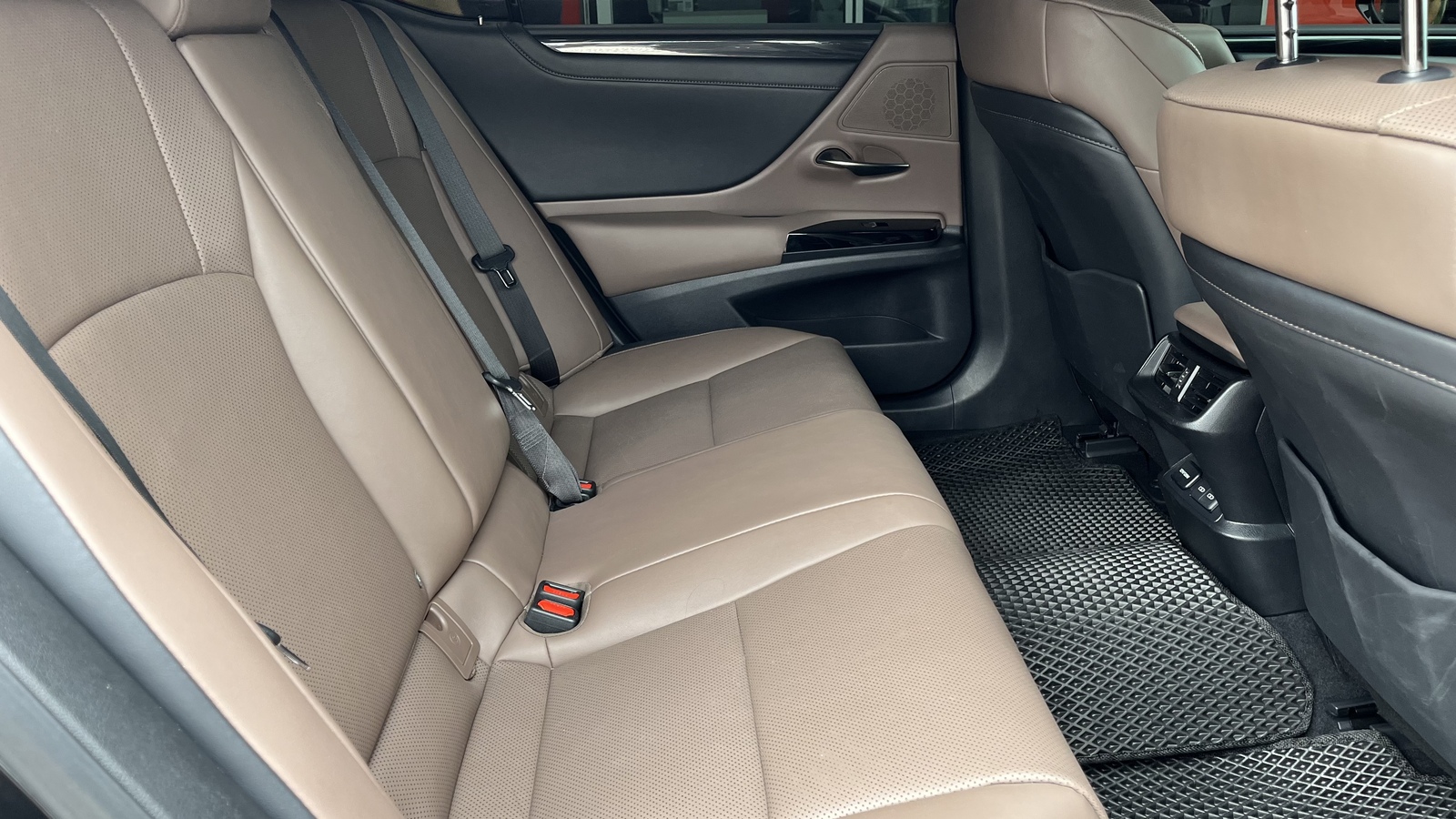 Lexus ES 2022 року, Седан, Тойота Центр Вінниця "Преміум Мотор", м.Вінниця | Фото № 7 Lexus ES 2022 року з пробігом 67167 км, Седан, Тойота Центр Вінниця "Преміум Мотор", м.Вінниця - 1550000 ГРН | Фото № 7