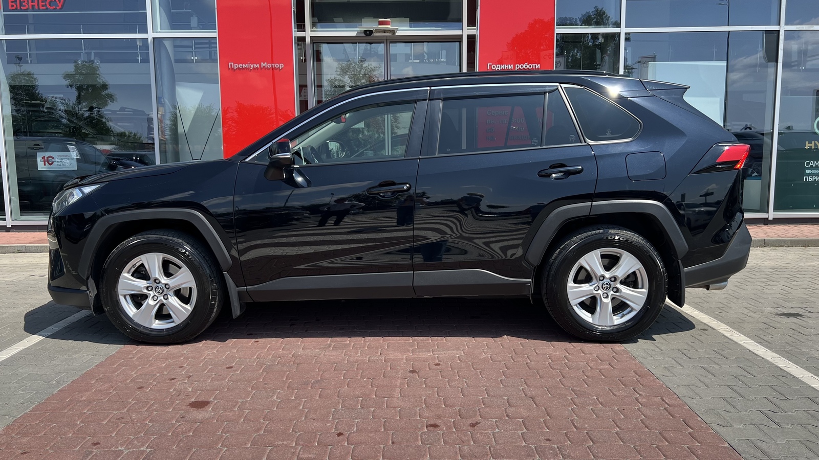 Toyota RAV4 2021 року, Універсал, Тойота Центр Вінниця "Преміум Мотор", м.Вінниця | Фото № 3 Toyota RAV4 2021 року з пробігом 170000 км, Універсал, Тойота Центр Вінниця "Преміум Мотор", м.Вінниця - 1120000 ГРН | Фото № 3