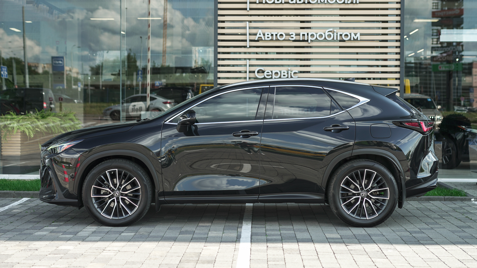 Lexus NX 2023 року з пробігом 160540 км, Універсал, Тойота Центр Львів "Діамант", м.Львів - 2145600 ГРН | Фото № 3