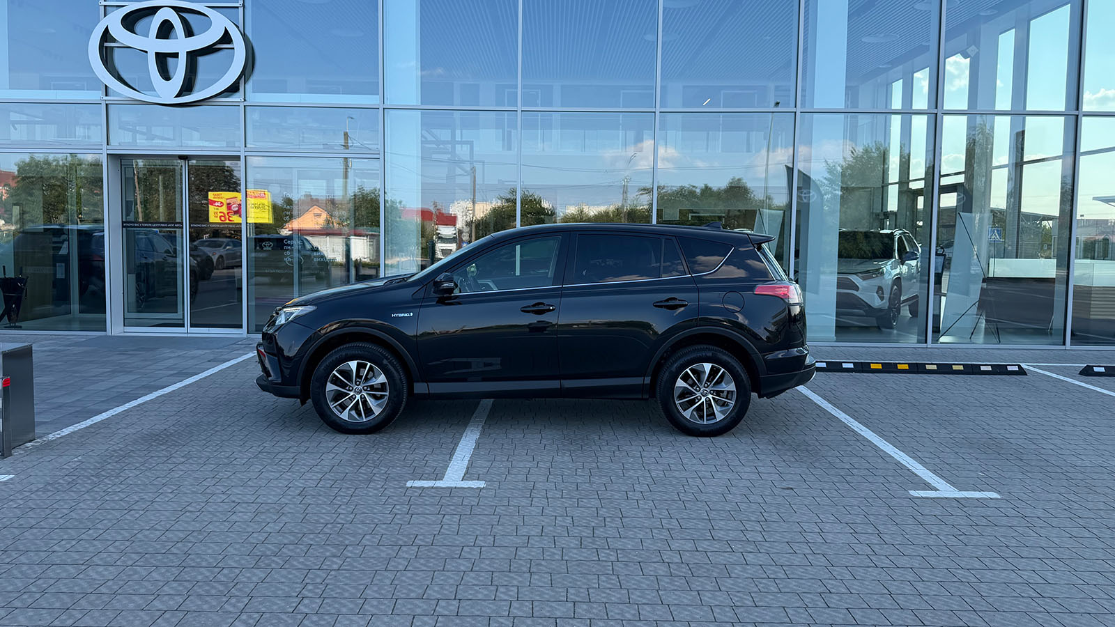 Toyota RAV4 2016 року з пробігом 299032 км, Універсал, Тойота Центр Рівне "Агат Авто", м.Рівне - 826950 ГРН | Фото № 3