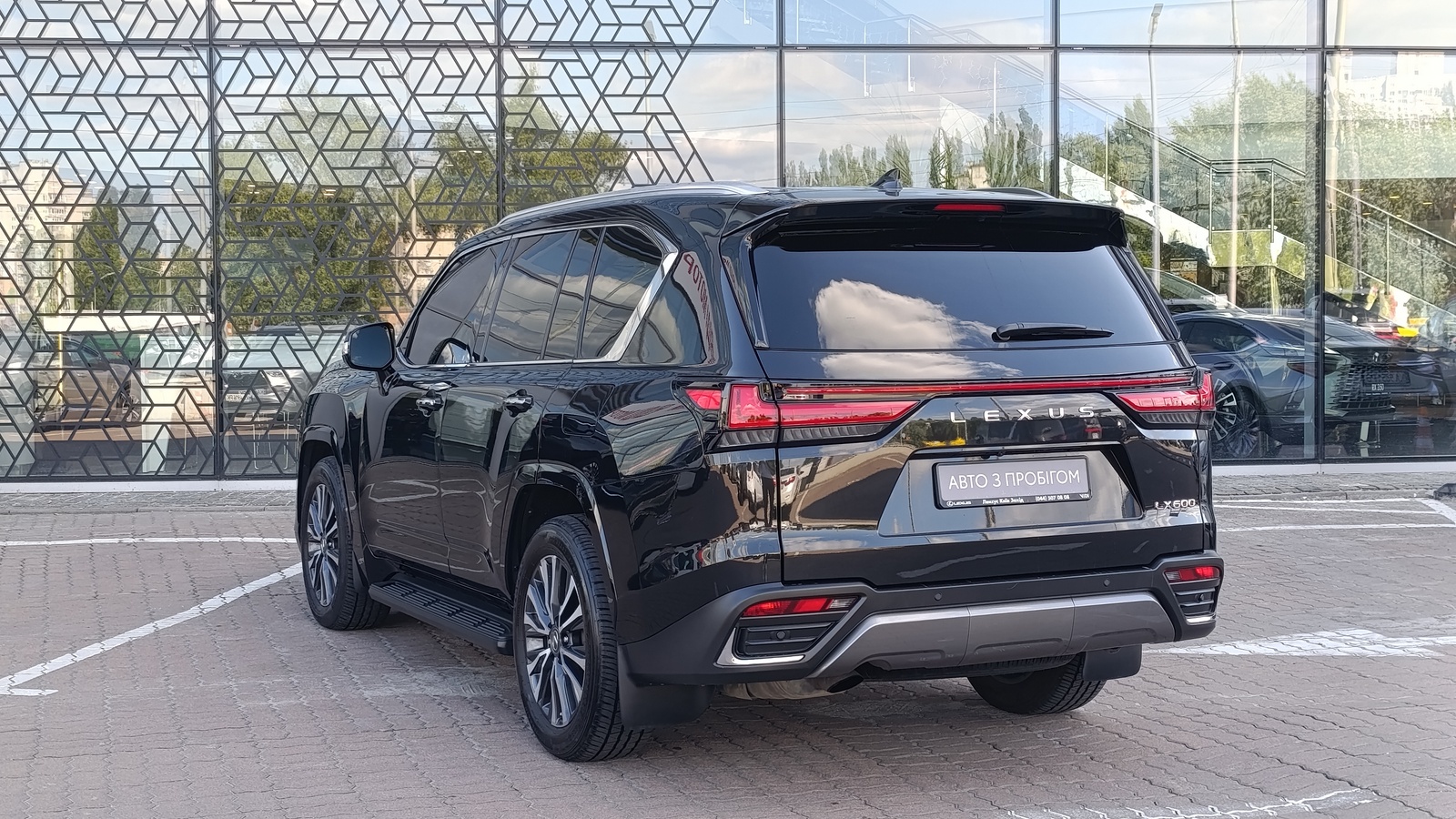 Lexus LX 2023 року з пробігом 30954 км, Універсал, Лексус Київ Захід, м.Київ - 5670000 ГРН | Фото № 2
