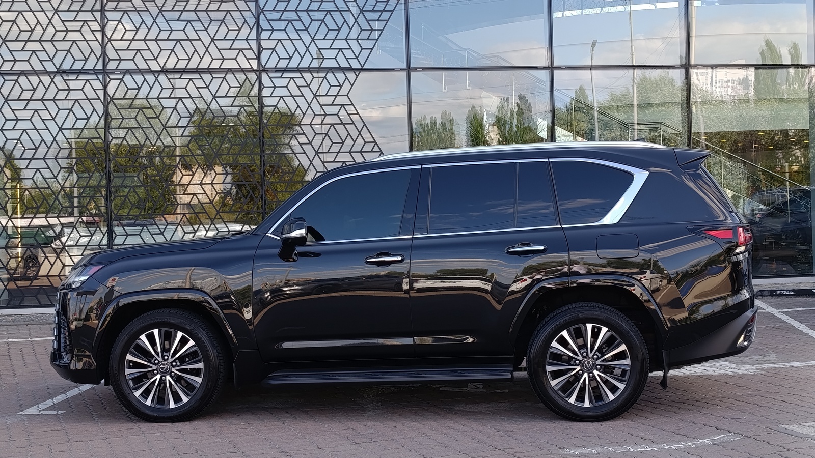 Lexus LX 2023 року з пробігом 30954 км, Універсал, Лексус Київ Захід, м.Київ - 5670000 ГРН | Фото № 3