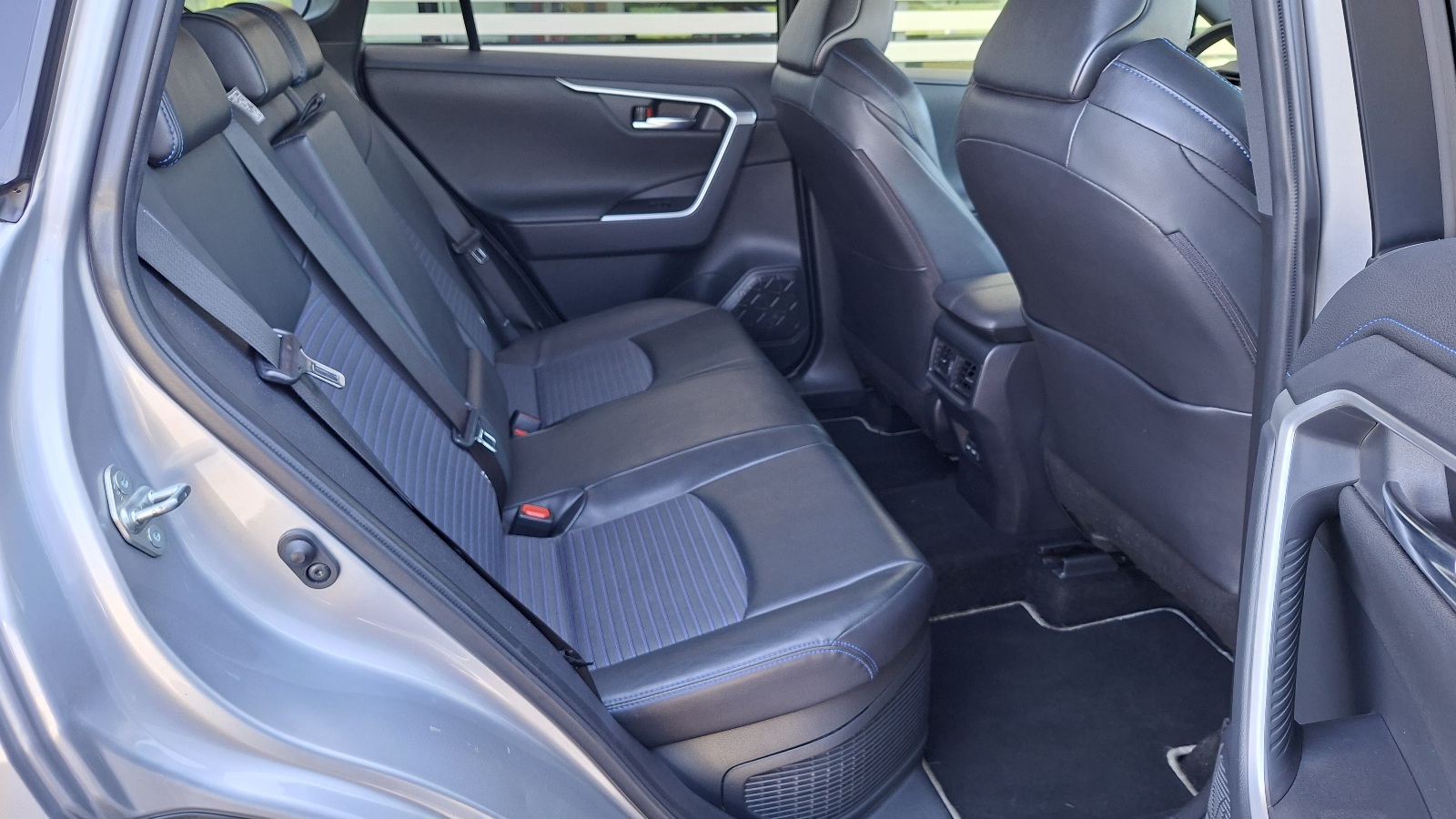 Toyota RAV4 2022 року, Універсал, Тойота Центр Ужгород "Карат Мотор", м.Ужгород | Фото № 7 Toyota RAV4 2022 року з пробігом 97569 км, Універсал, Тойота Центр Ужгород "Карат Мотор", м.Ужгород - 1687500 ГРН | Фото № 7