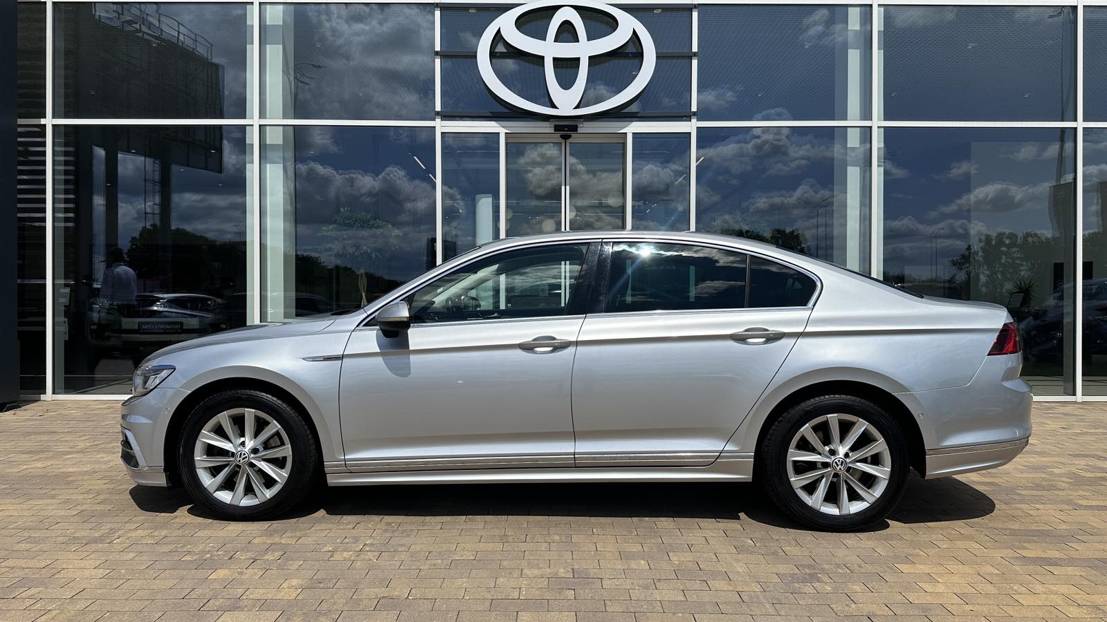 Інші авто VOLKSWAGEN PASSAT 2017 року, Седан, Тойота Центр Київ «ВІДІ Аеропорт», м.Київ | Фото № 3 Інші авто VOLKSWAGEN PASSAT 2017 року з пробігом 181693 км, Седан, Тойота Центр Київ «ВІДІ Аеропорт», м.Київ - 820000 ГРН | Фото № 3