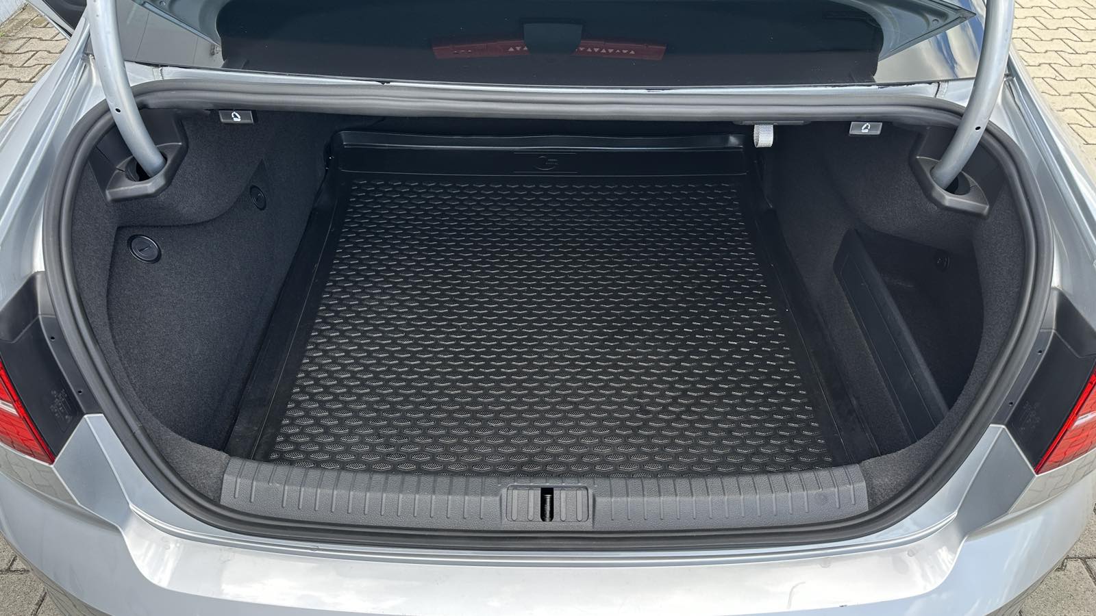 Інші авто VOLKSWAGEN PASSAT 2017 року, Седан, Тойота Центр Київ «ВІДІ Аеропорт», м.Київ | Фото № 10 Інші авто VOLKSWAGEN PASSAT 2017 року з пробігом 181693 км, Седан, Тойота Центр Київ «ВІДІ Аеропорт», м.Київ - 820000 ГРН | Фото № 10