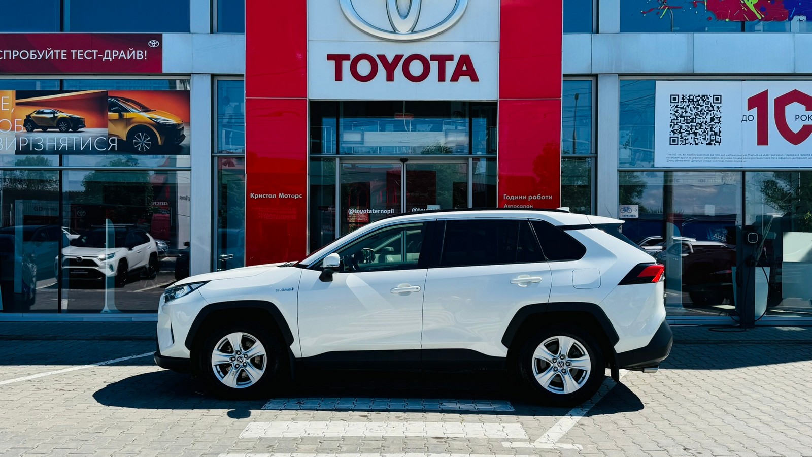 Toyota RAV4 2021 року, Універсал, Тойота Центр Тернопіль "Кристал Моторс", м.Тернопіль | Фото № 3 Toyota RAV4 2021 року з пробігом 115065 км, Універсал, Тойота Центр Тернопіль "Кристал Моторс", м.Тернопіль - 1365000 ГРН | Фото № 3